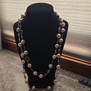 Chic Pearl and Silver Chain Necklace